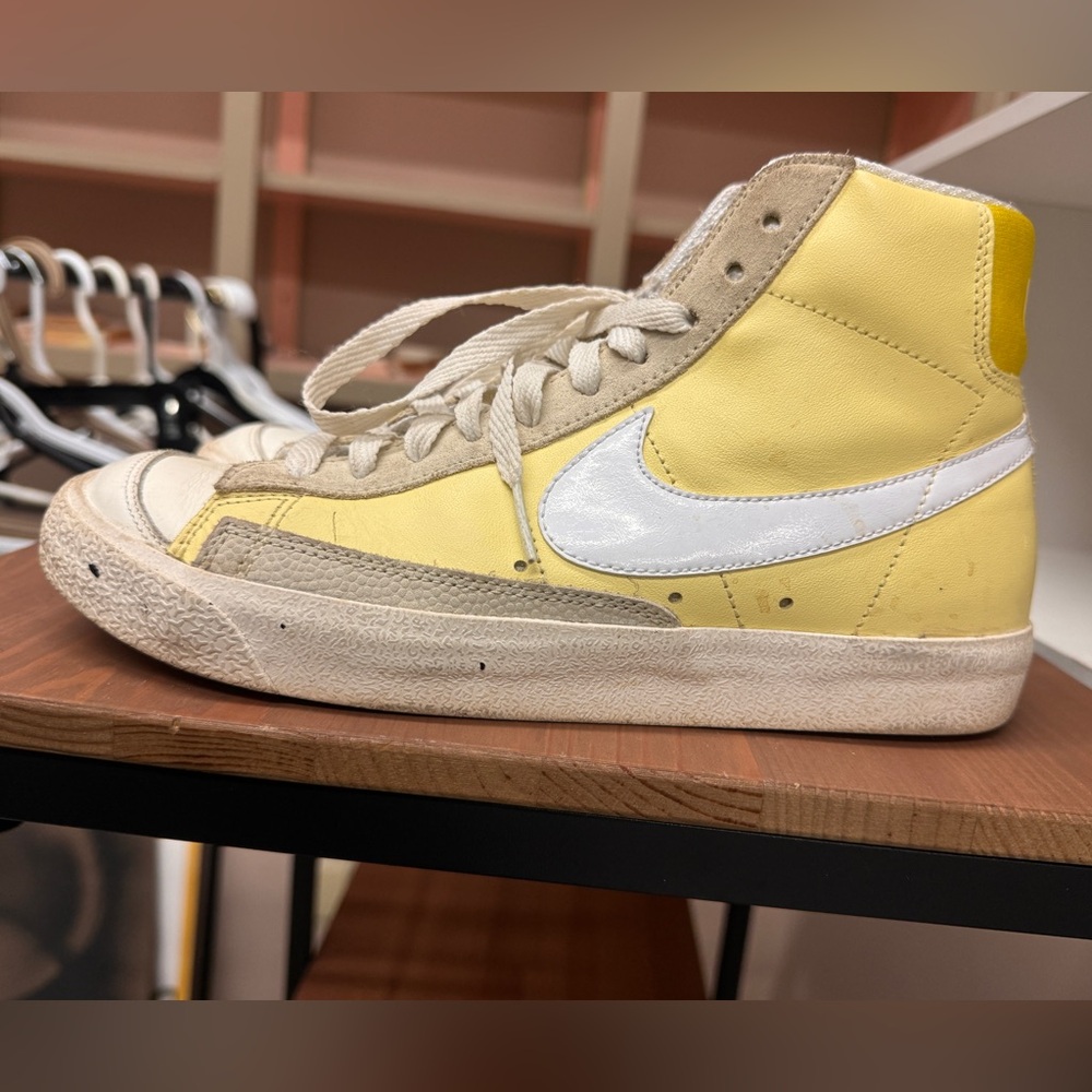 Nike blazer mid Yellow nike sneakers
